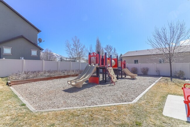 Building Photo - 11003 Maple Forest Way
