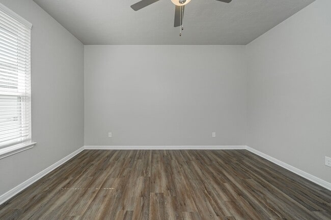 Building Photo - Where Style Meets Comfort: Elevate Your Li...
