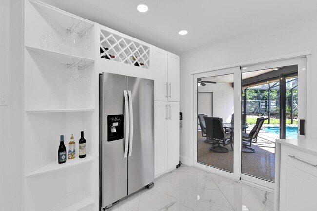 Building Photo - 798 E Boca Raton Rd