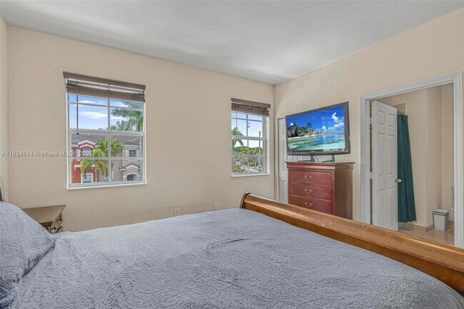Building Photo - 755 E Mowry Ct
