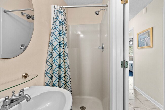 Building Photo - First Floor Seasonal Rental Available December 1, 2025-June 30, 2026-Golf Colony 40S