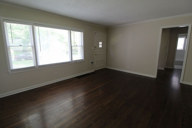 Building Photo - 2 Bedroom 1 Bath Home in Mission Kansas