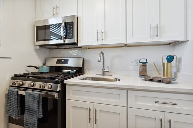 Building Photo - Shipyard Shores