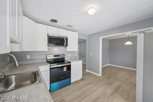 Building Photo - 8032 Lourdes Dr S
