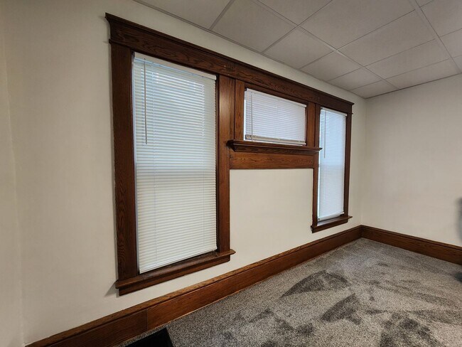 Building Photo - 825chest