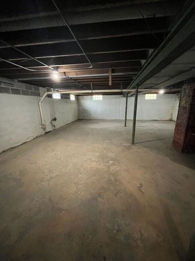 Building Photo - WOW! This is a Home! 3-bedroom, 1-bath hom...
