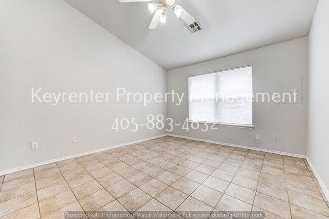 Building Photo - Cute 3BD/2BTH Duplex in Central East Norman!