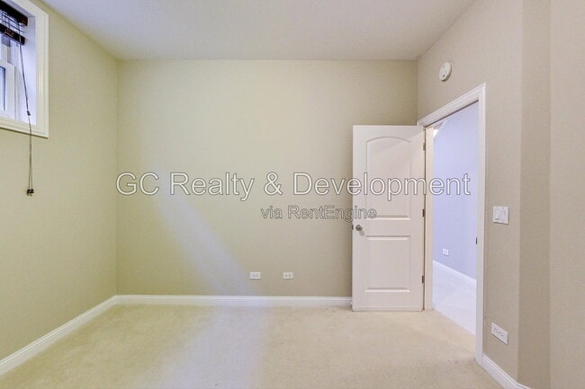 Building Photo - 4610 N Ashland Ave