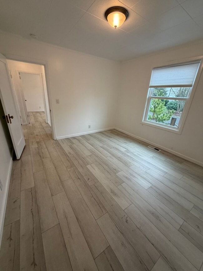 Building Photo - Beautiful 3 Bed / 2 Bath House With a Gorgeous View!