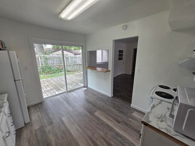 Building Photo - 4 BR Home in WL School District