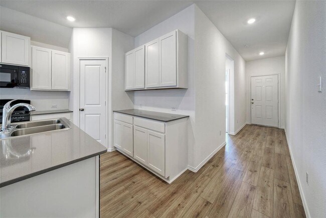 Building Photo - 108 Montego St