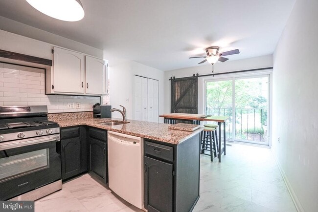 Building Photo - 4908 Sauquoit Ln