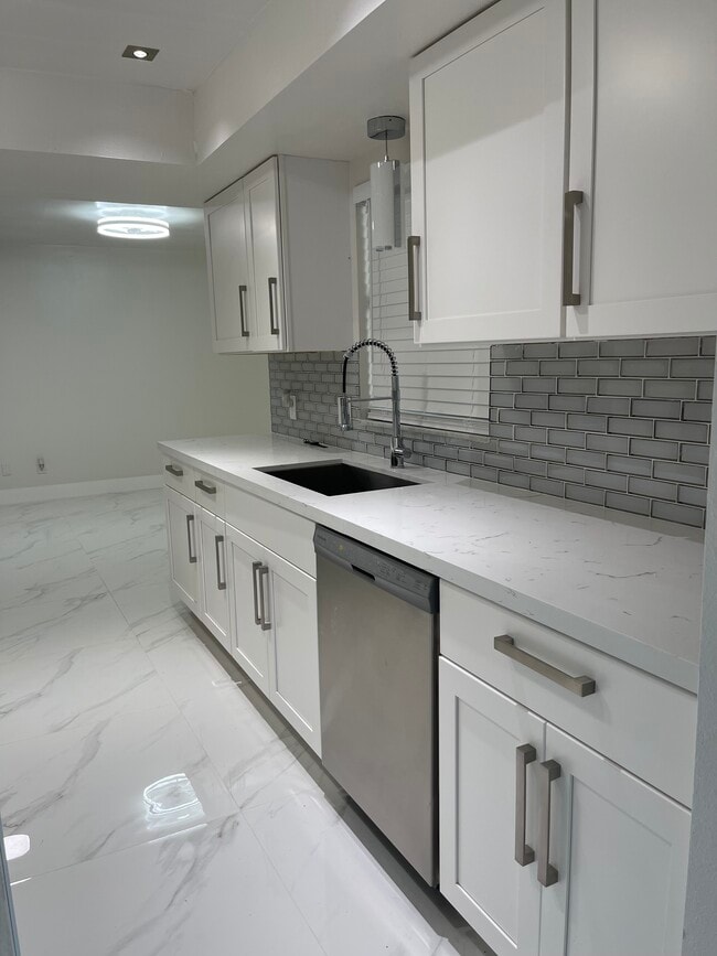 Building Photo - 4351 Orange Grove Blvd