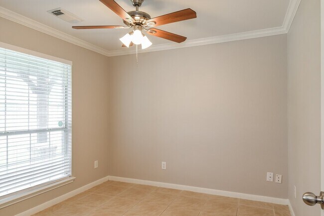 Building Photo - 8322 Wainwright Way