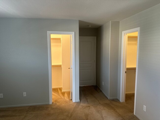 Building Photo - Henderson!!! Community: Cadence!! 4 Bedrooms!!! Bed & Full bath downstairs!! Loft/computer area u...