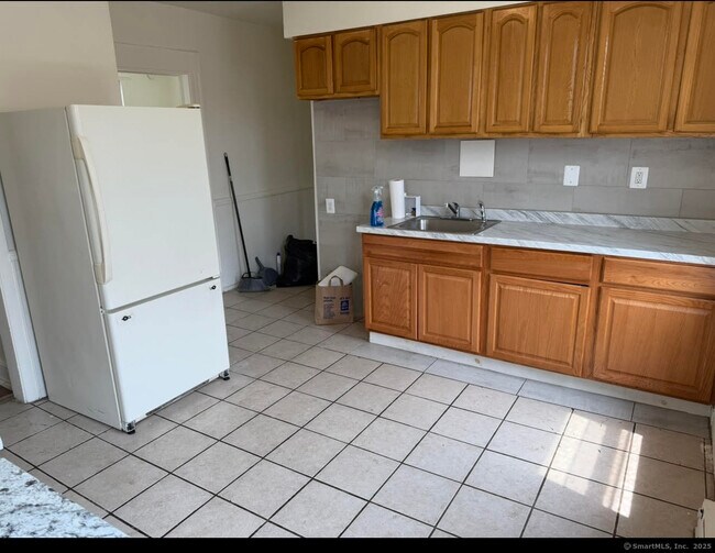 Building Photo - 83 Southview St