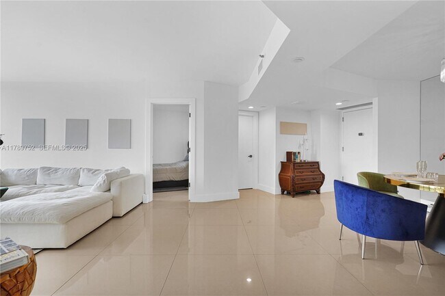 Building Photo - 1000 E Island Blvd