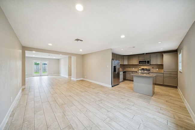 Building Photo - 9602 Lawngate Dr