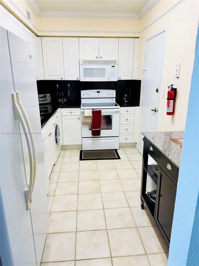 Building Photo - 2501 S Ocean Dr