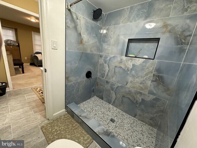 Building Photo - 12103 Salemtown Dr