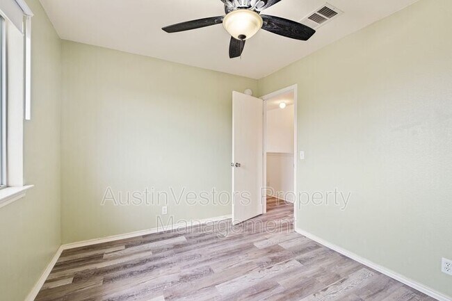 Building Photo - 104 Pond Way