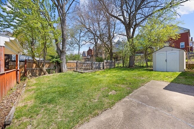 Building Photo - **Charming 2-Bedroom House with Modern Amenities in Beechview**