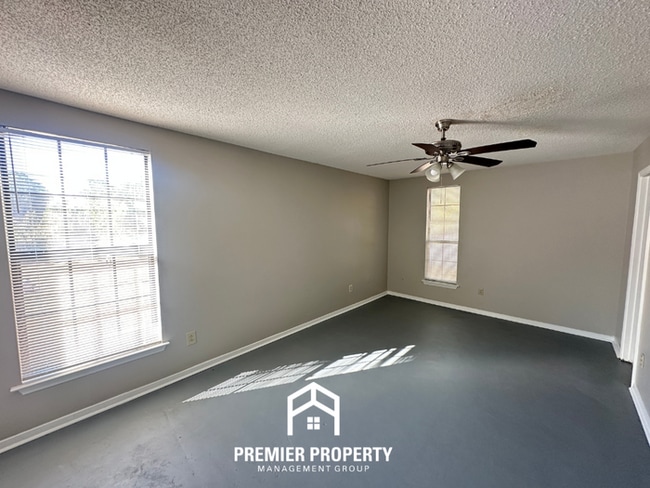 Building Photo - 4354 Clarke Rd