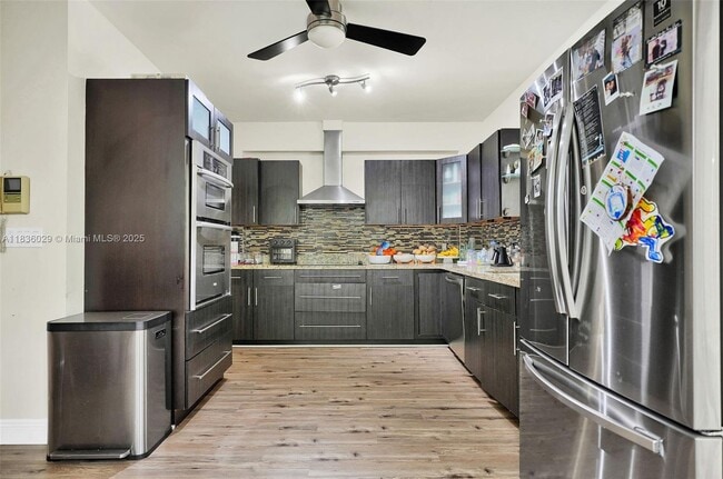 Building Photo - 5555 La Gorce Dr