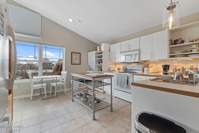 Building Photo - 543 California Ave