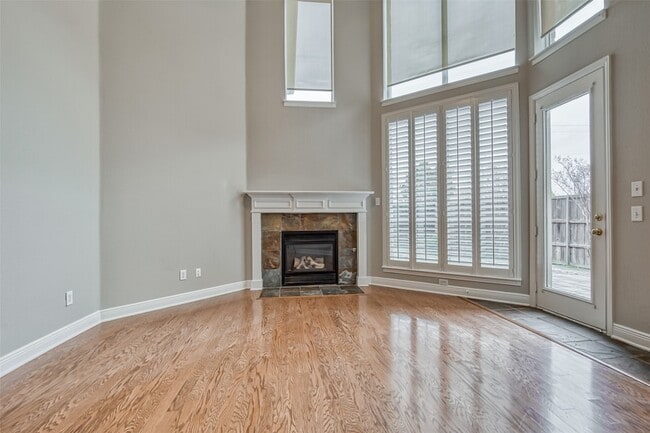 Building Photo - 6533 Riveredge Dr