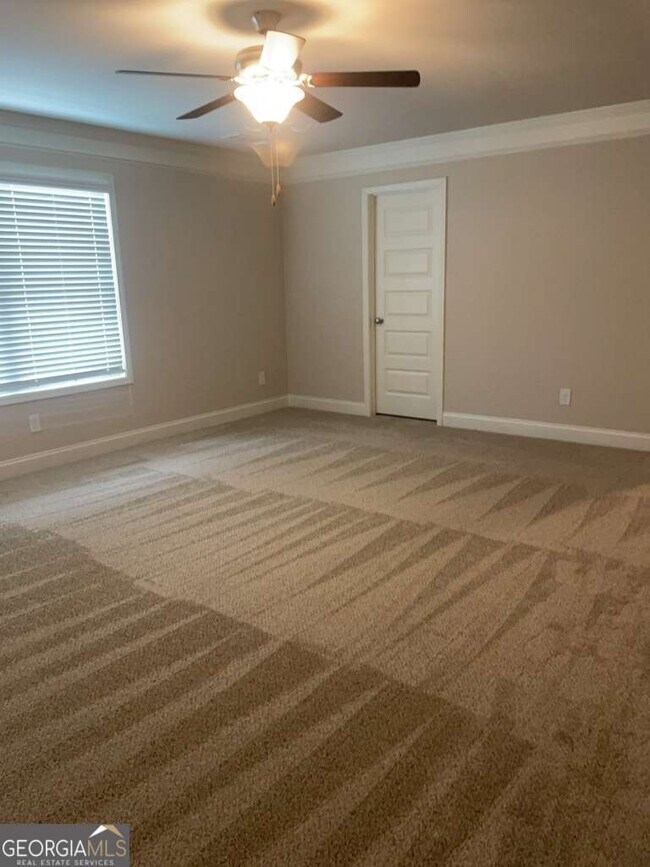 Building Photo - 401 Crescent Ct