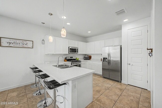 Building Photo - 9012 W Solano Dr