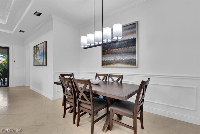 Building Photo - 707 104th Ave N