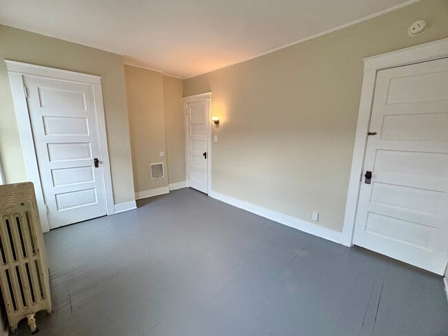 Building Photo - 2 Bedroom 1 Bathroom in Lancaster City!