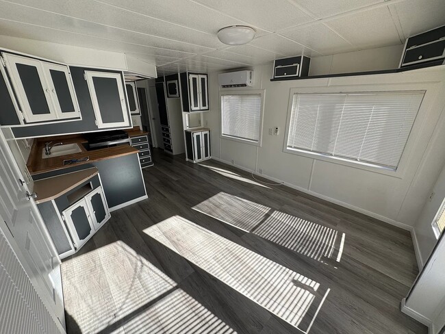 Building Photo - 64 Sylvia St