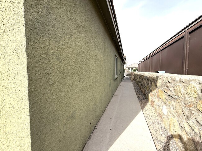 Building Photo - 13136 Freshford