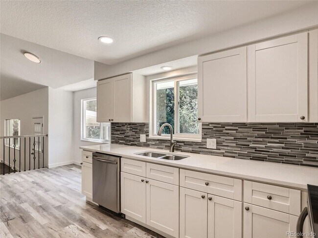 Building Photo - Take advantage of our limited-time offer: ...