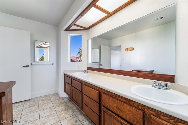 Building Photo - 8644 Trafalgar Dr