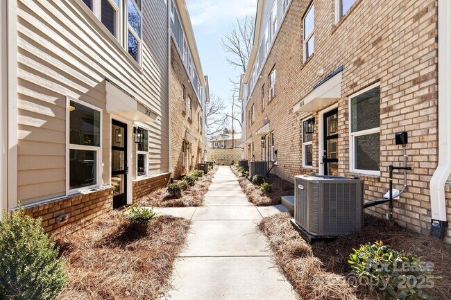 Building Photo - 3812 Odom Wy