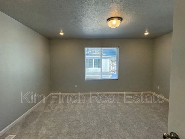 Building Photo - 56 E Portico Ln