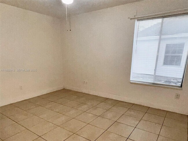 Building Photo - 1701 SW 83rd Terrace