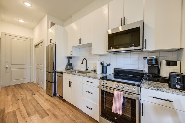 Building Photo - 1111 Shepherd Dr