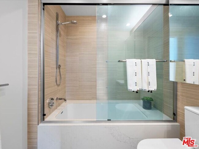 Building Photo - 877 Francisco St