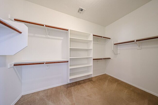 Building Photo - Welcome to this stunning 3-bedroom, 2-bath...