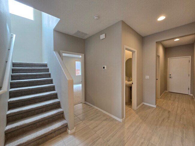 Building Photo - Modern Santa Fe Townhome