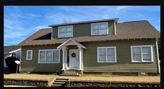 Primary Photo - 425 Caplewood Dr