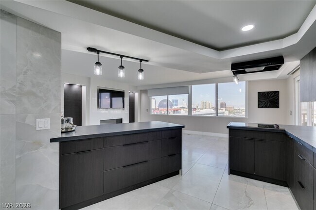 Building Photo - 205 E Harmon Ave