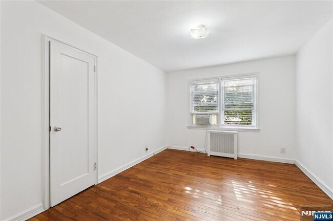 Building Photo - 25- 18 High St