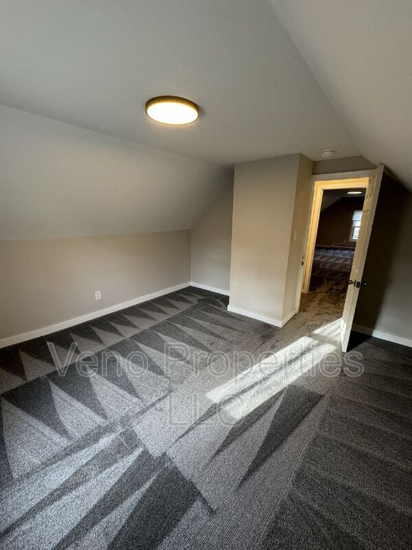 Building Photo - 25 William St