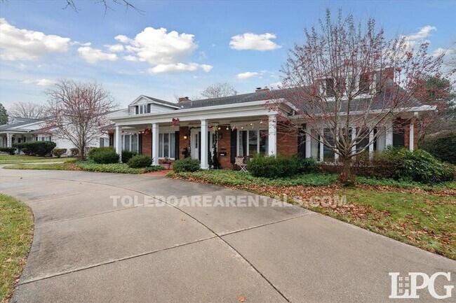 Building Photo - 3835 Hillandale Rd